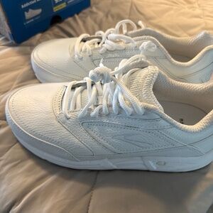 Brooks womans Addiction 2 Sneakers